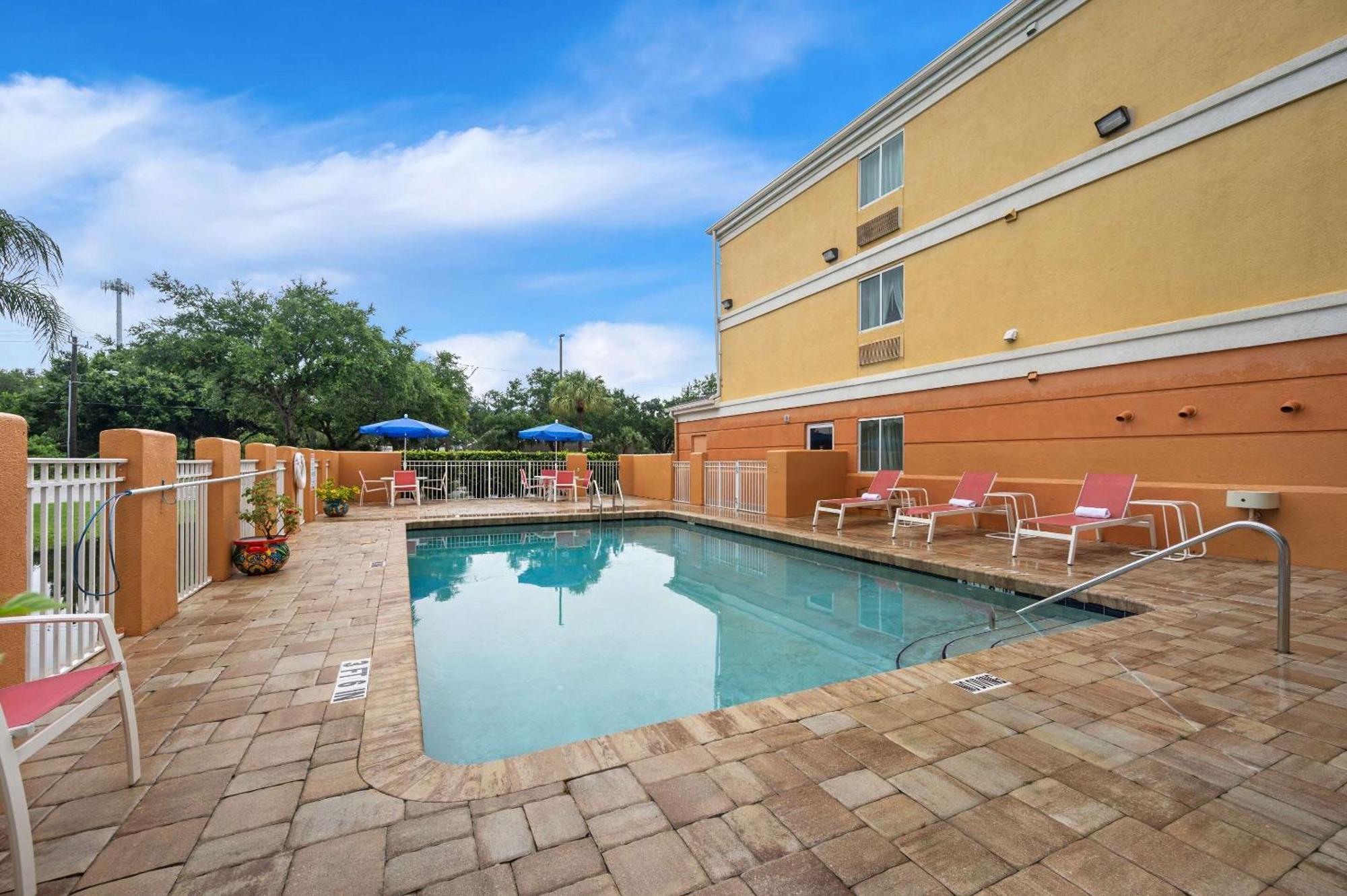 Comfort Inn Fort Myers Northeast Exterior foto